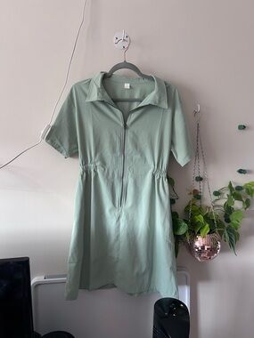Light Green Zip-Front Short Sleeve Dress